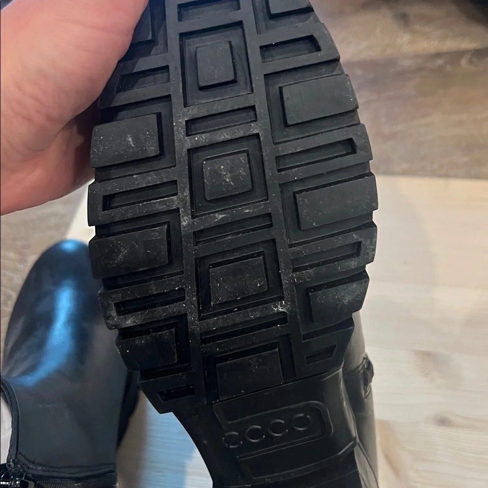 ECCO Women boots. Size US 10-10.5 NWT - Picture 4 of 8